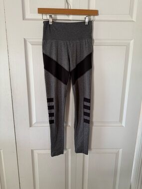Source Unknown Gray and Black Athletic Leggings
